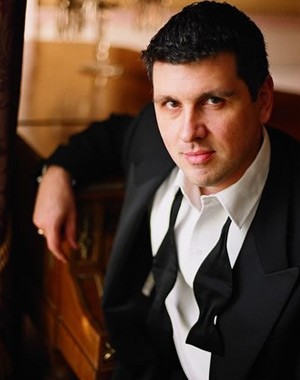 Oliver S, Pianist