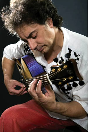 Pierre playing his Altiplanos signature model guitar
