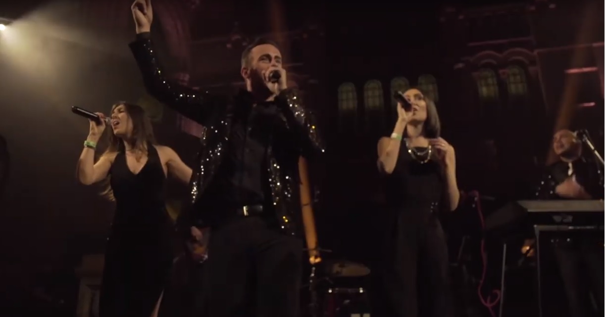 Pop Life video live band 