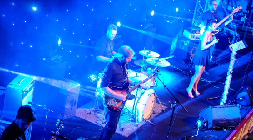 how long will a wedding band play for